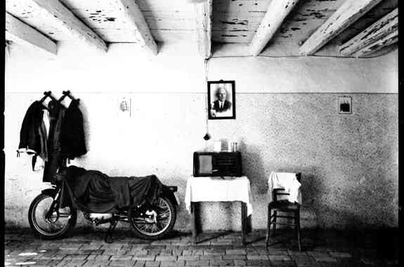 Diacronia 1A SX Interno Di Casone A Aquileia 1960